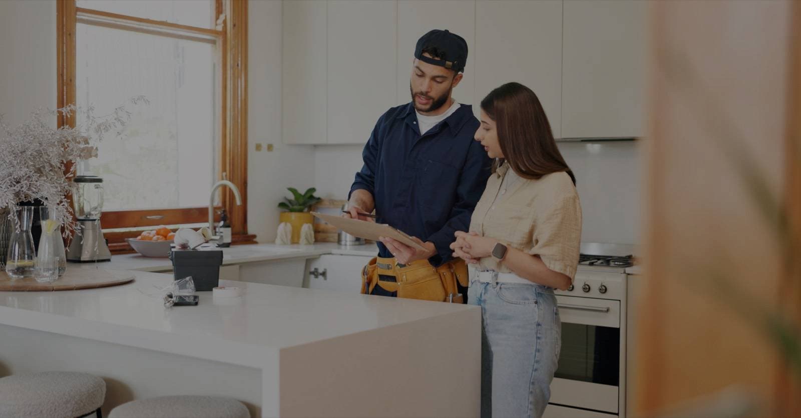 Aqua Otter certified water specialist conducting an in-home water quality test